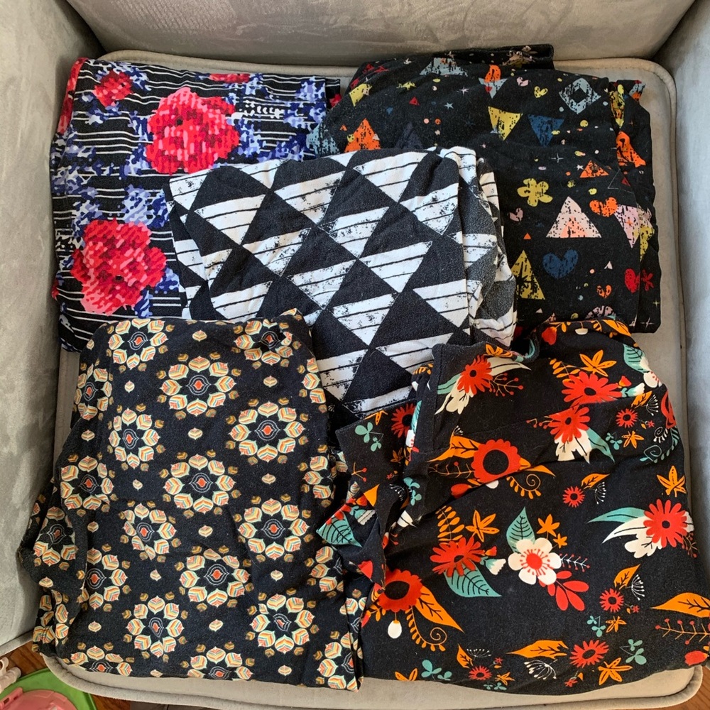 Five black patterned LulaRoe Leggings TC